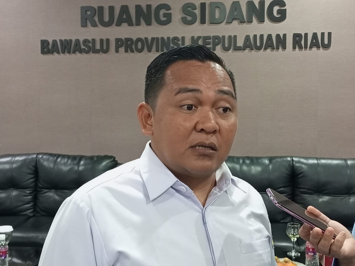 Ketua Bawaslu Provinsi Kepri Zulhadril Putra