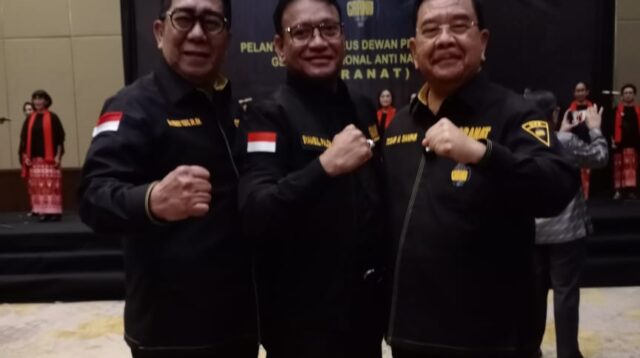 Ketua DPD Granat Kepri ( Syamsul Paloh ) bersama Ketua Umum DPP Granat ( Prof. Henry yosodiningrat ) dan Ketua Dewan Pembina DPP Granat ( Komjen Pol. ( P ) Drs. Togar M Sianipar, M.Si.