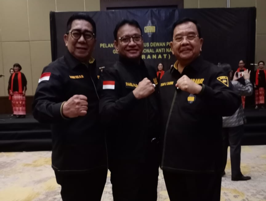 Ketua DPD Granat Kepri ( Syamsul Paloh ) bersama Ketua Umum DPP Granat ( Prof. Henry yosodiningrat ) dan Ketua Dewan Pembina DPP Granat ( Komjen Pol. ( P ) Drs. Togar M Sianipar, M.Si.