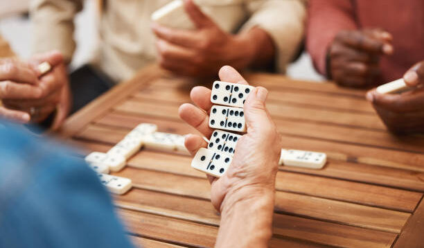 Ilustrasi PErtandingan Domino Ilustrasi PErtandingan Domino