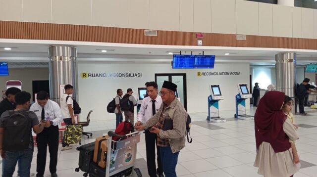 Suasana Penumpang di Bandara Internasional Hang Nadim Batam