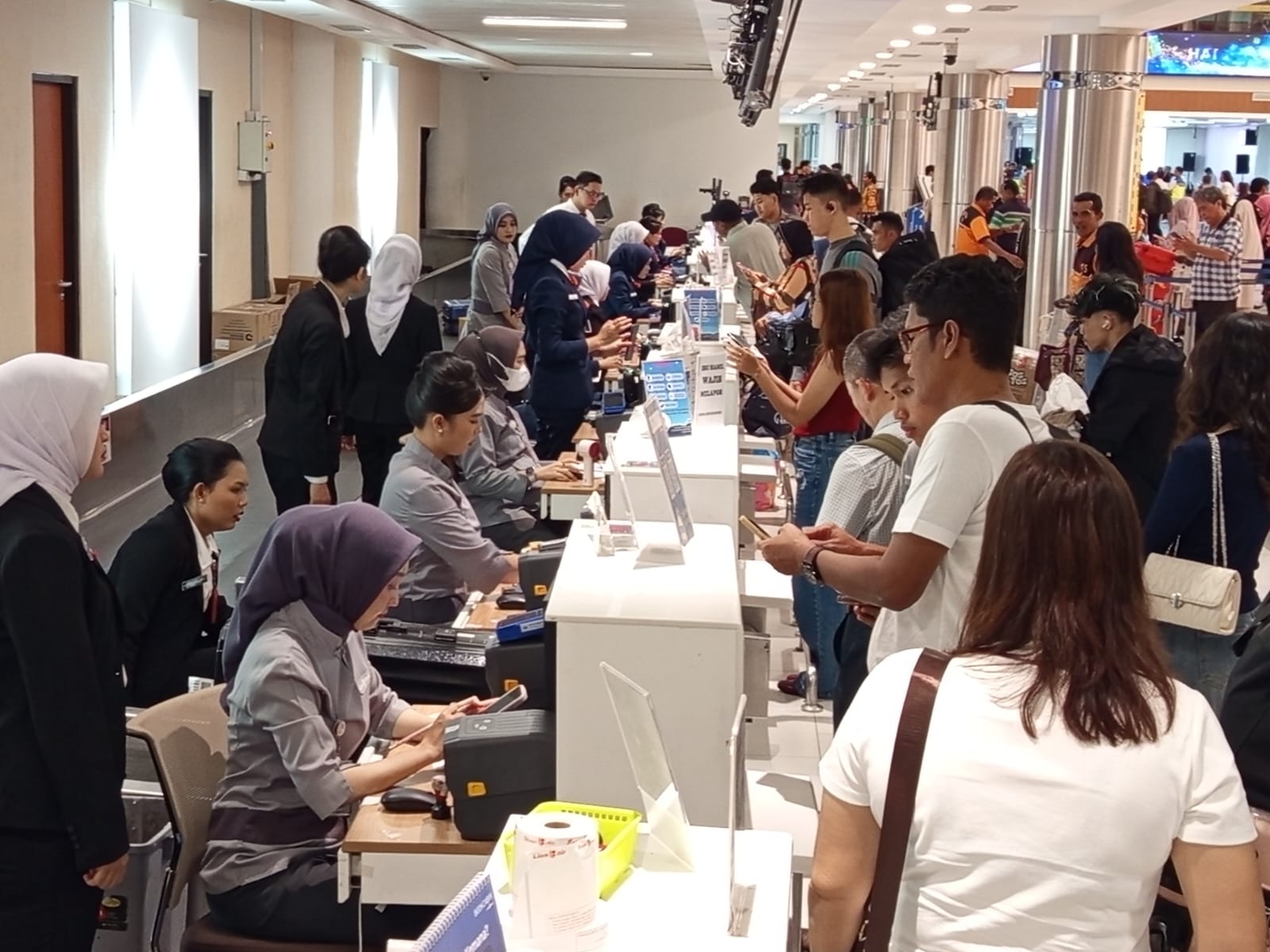 Suasana Penumpang di Bandara Internasional Hang Nadim Batam