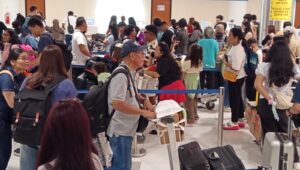 Suasana Penumpang di Bandara Internasional Hang Nadim Batam