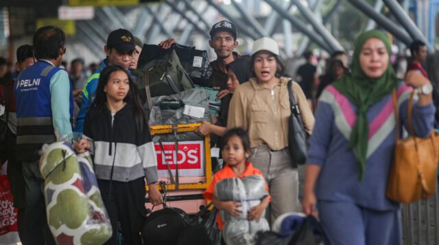 Penumpang Kapal PELNI