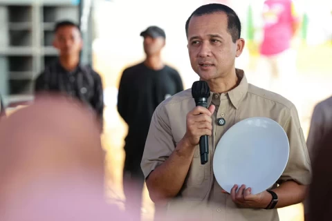 Menteri Transmigrasi M Iftitah Sulaiman Suryanagara